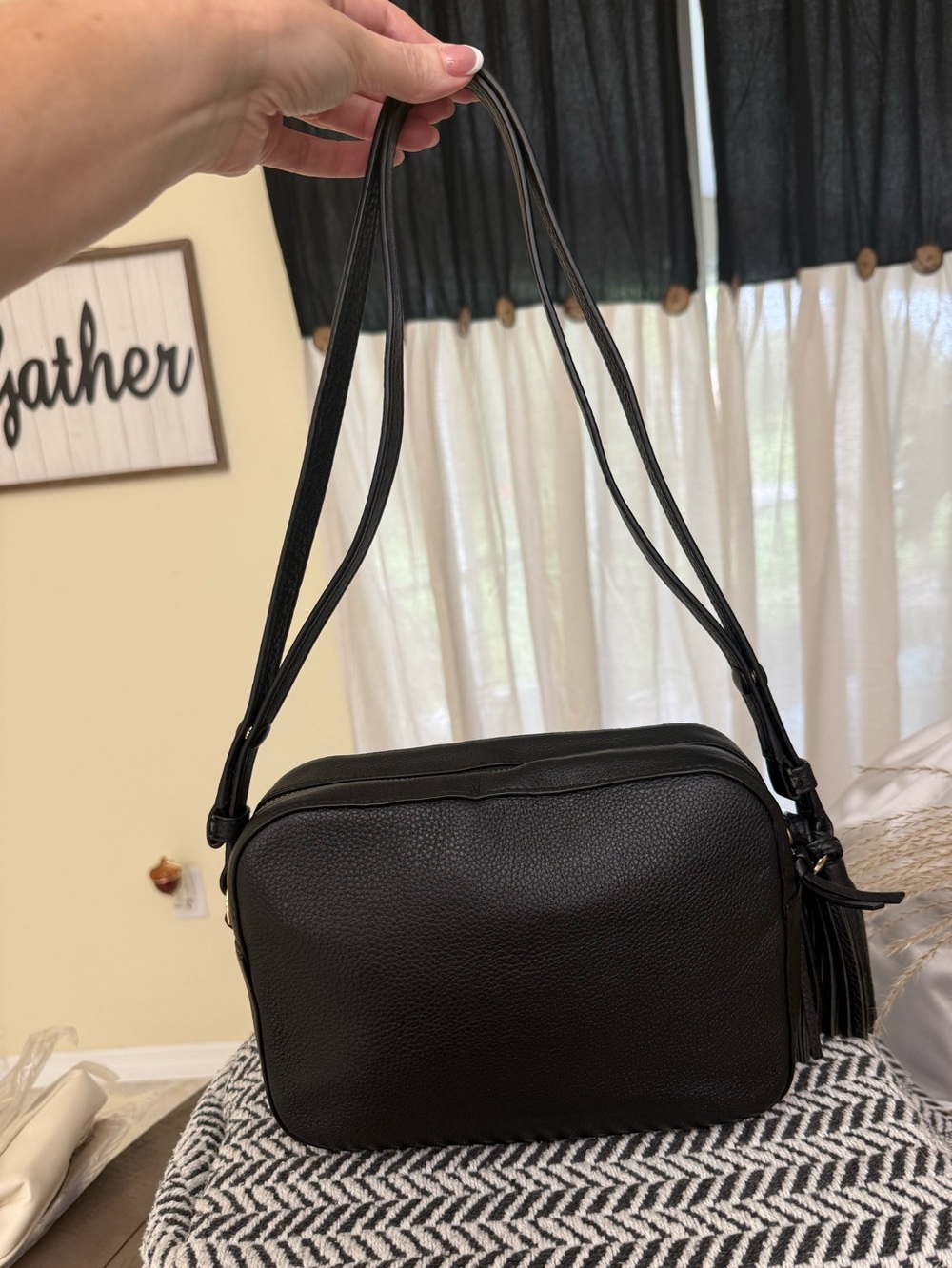Tory Burch Thea Leather Camera Bag – Black | Adjustable Crossbody & Shoulder Bag - Picture 3 of 10